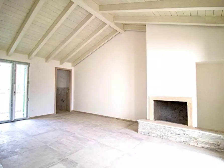 Immagine 2 di Appartamento in vendita  in via maria montessori a Prato