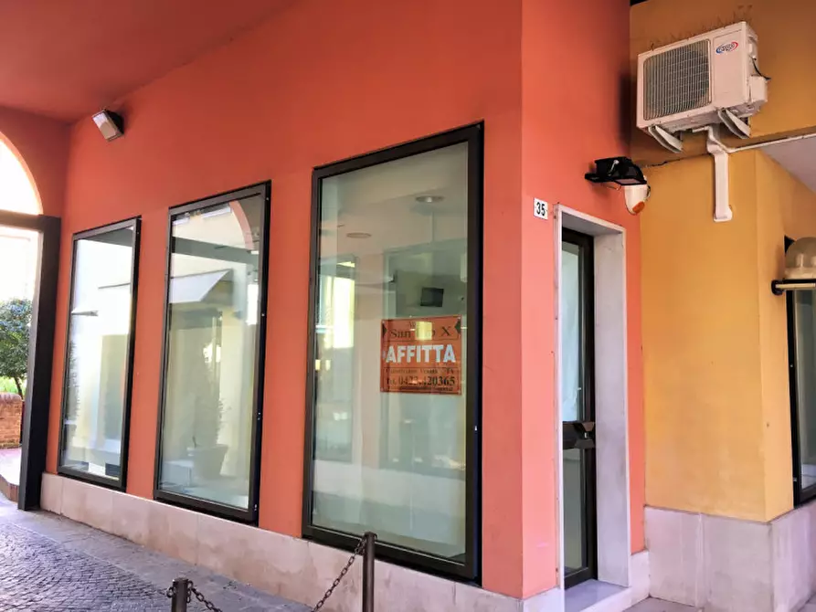 Immagine 2 di Negozio in affitto  in piazza Giorgione a Castelfranco Veneto