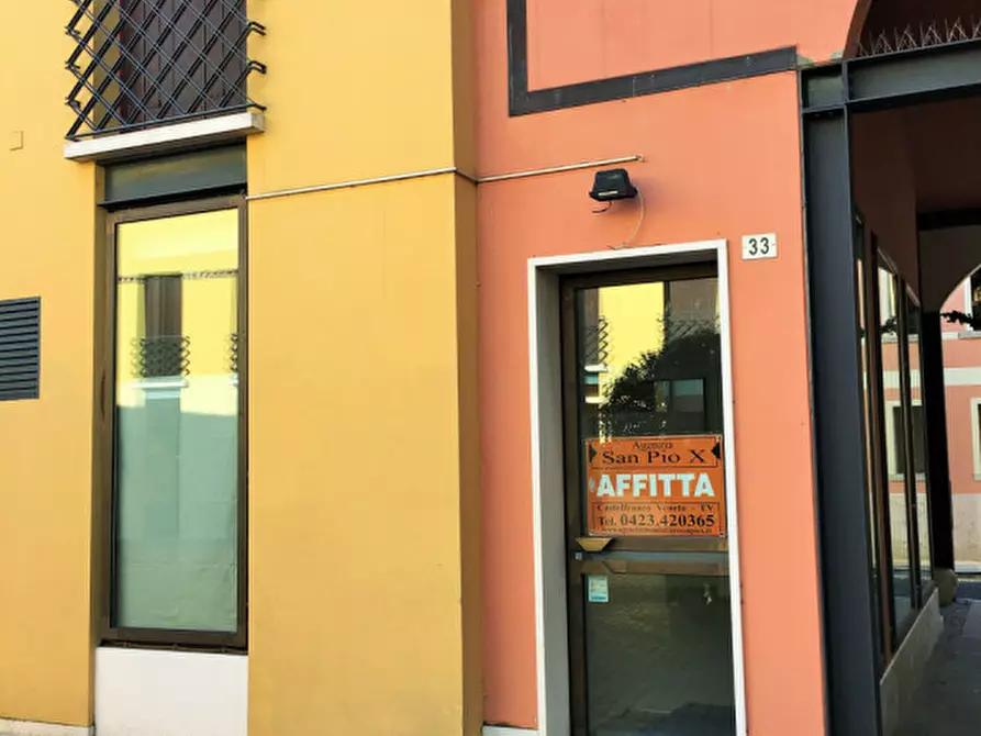 Immagine 3 di Negozio in affitto  in piazza Giorgione a Castelfranco Veneto