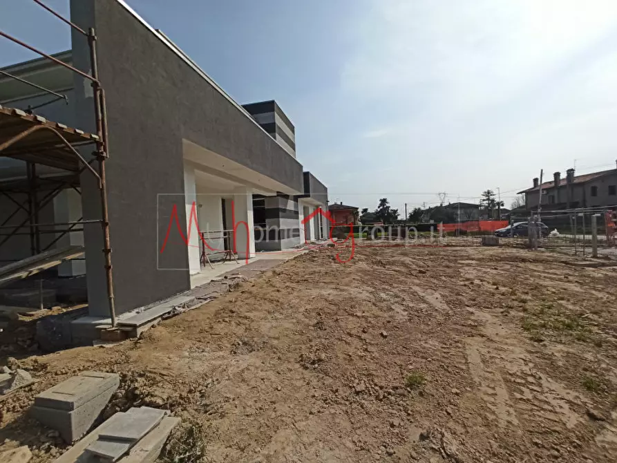 Immagine 5 di Casa bifamiliare in vendita  in via xi febbraio a Legnaro