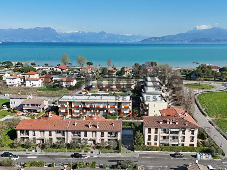 Immagine 1 di Appartamento in vendita  in Via Mazzarona 4 a Sirmione