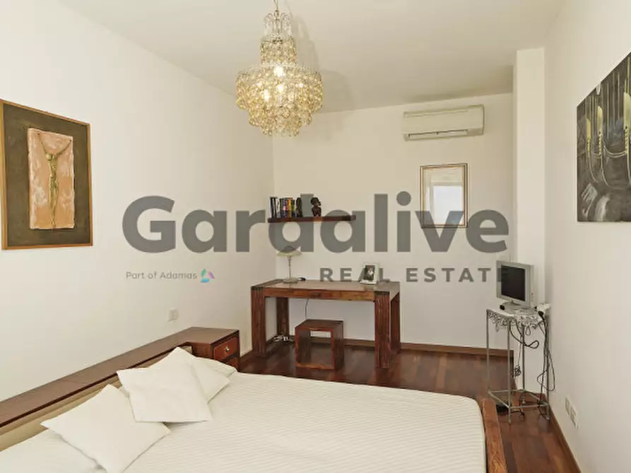 Immagine 21 di Appartamento in vendita  in Via Mazzarona 4 a Sirmione