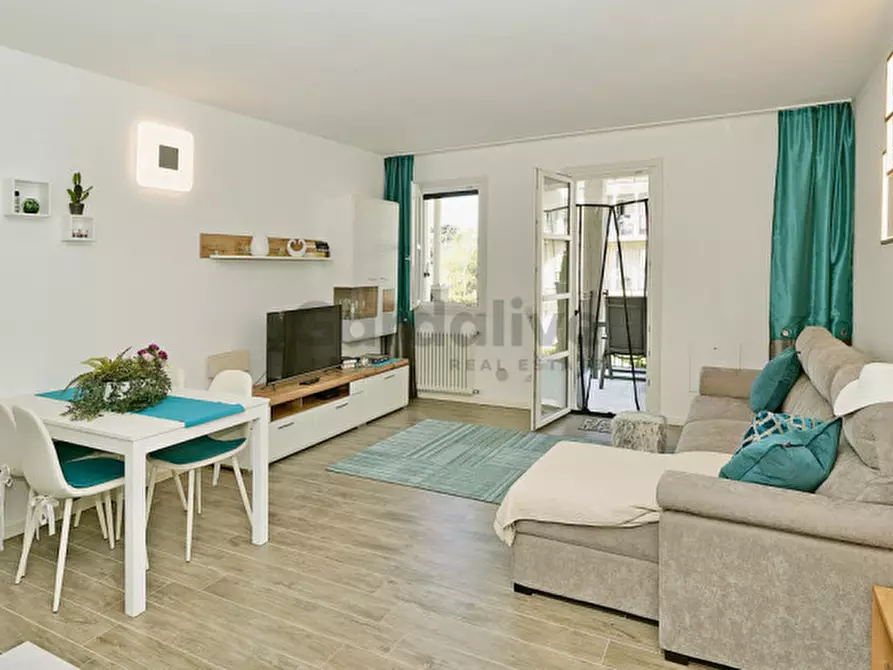 Immagine 2 di Appartamento in vendita  in Viale Ugo Foscolo 134 a Toscolano-Maderno