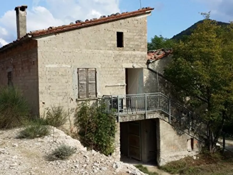 Immagine 2 di Rustico / casale in vendita  a Acqualagna
