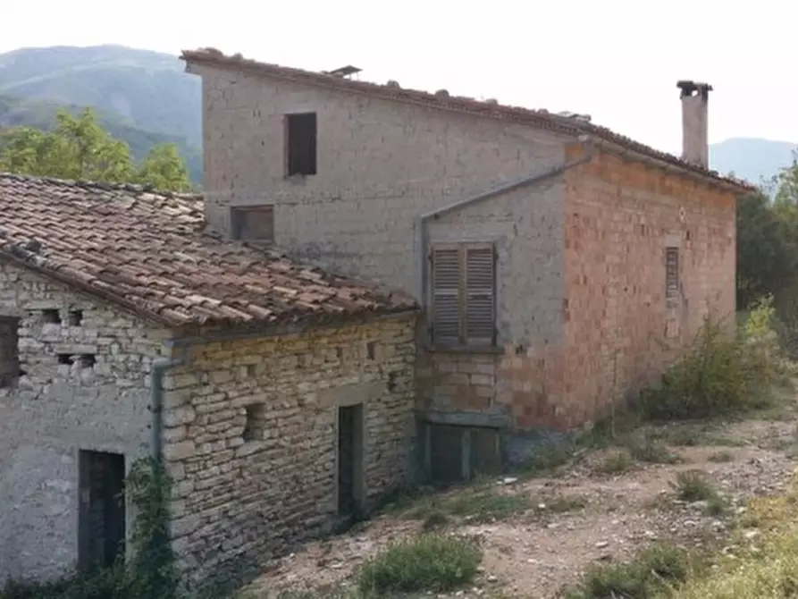 Immagine 3 di Rustico / casale in vendita  a Acqualagna