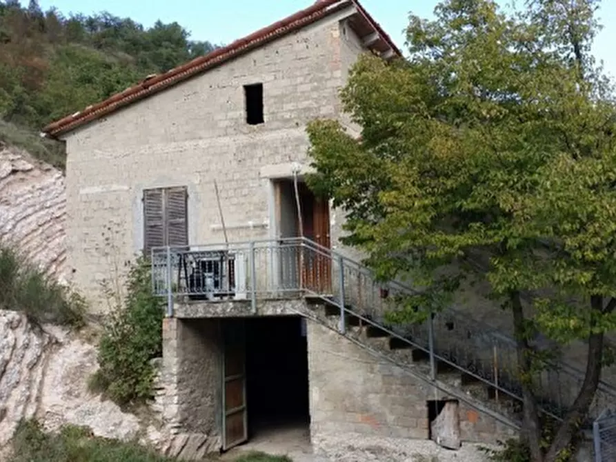 Immagine 7 di Rustico / casale in vendita  a Acqualagna