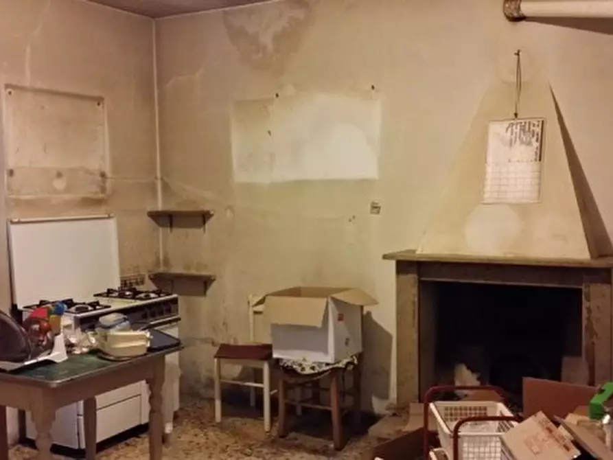 Immagine 10 di Rustico / casale in vendita  a Acqualagna