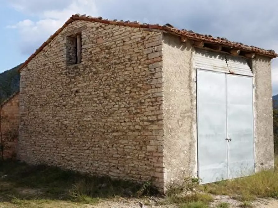 Immagine 19 di Rustico / casale in vendita  a Acqualagna