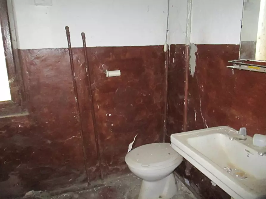 Immagine 28 di Rustico / casale in vendita  a San Costanzo