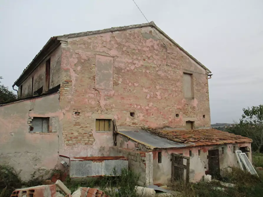 Immagine 40 di Rustico / casale in vendita  a San Costanzo