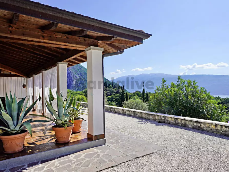 Immagine 1 di Villa in vendita  in Via Sanico a Toscolano-Maderno