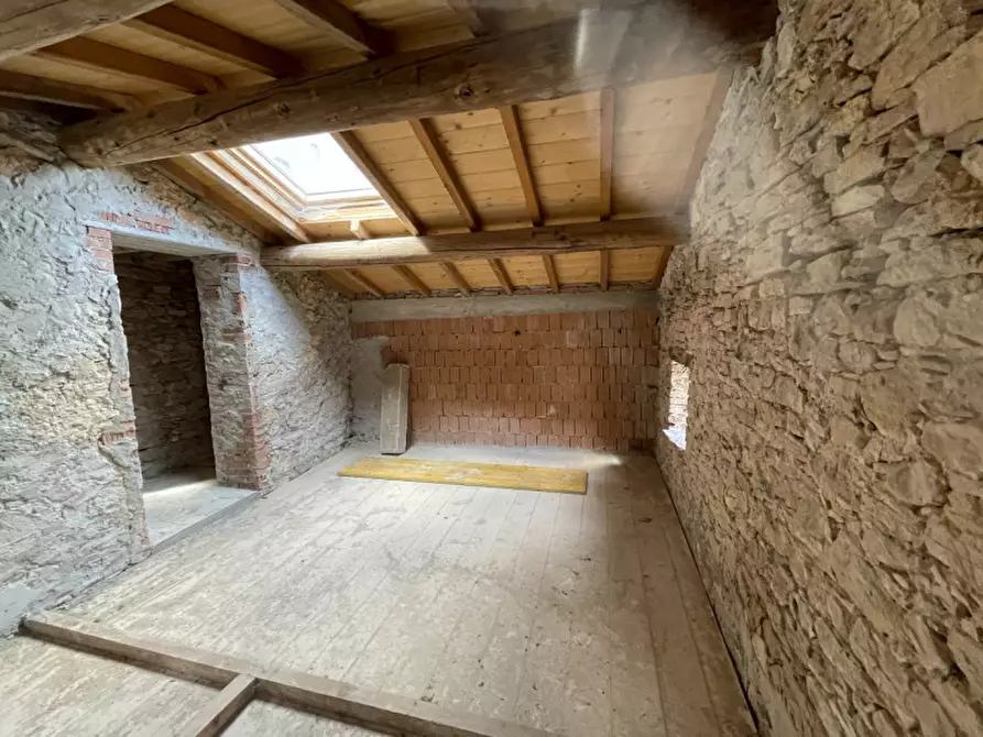 Immagine 20 di Rustico / casale in vendita  a Cazzano Di Tramigna