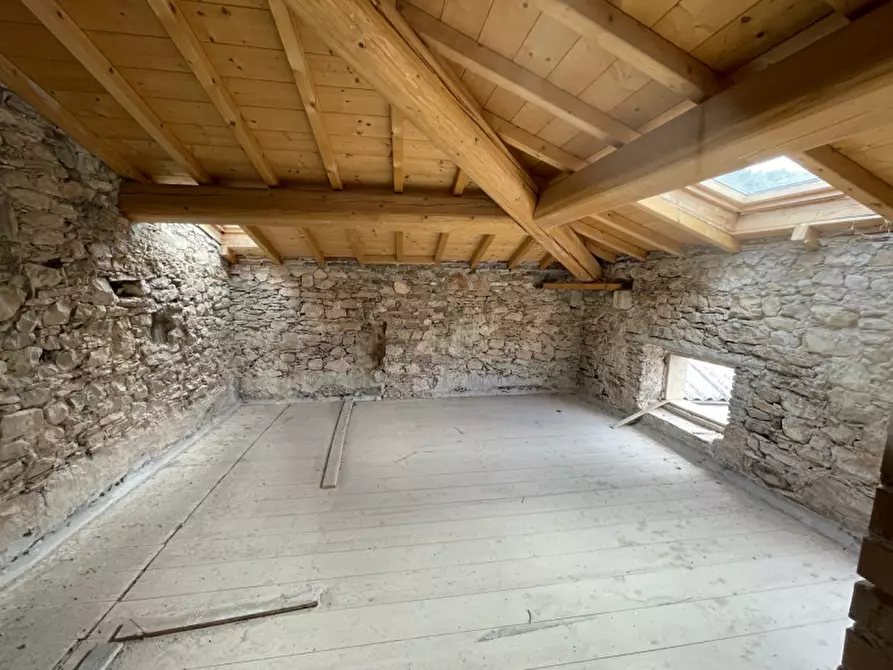 Immagine 22 di Rustico / casale in vendita  a Cazzano Di Tramigna