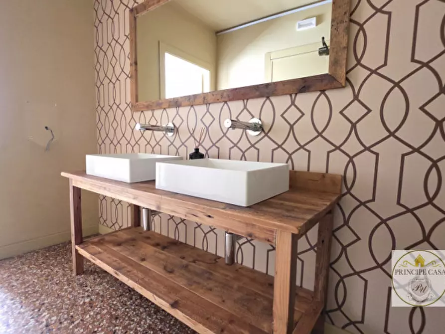 Immagine 22 di Attività commerciale in vendita  in Via Padana inferiore a Este