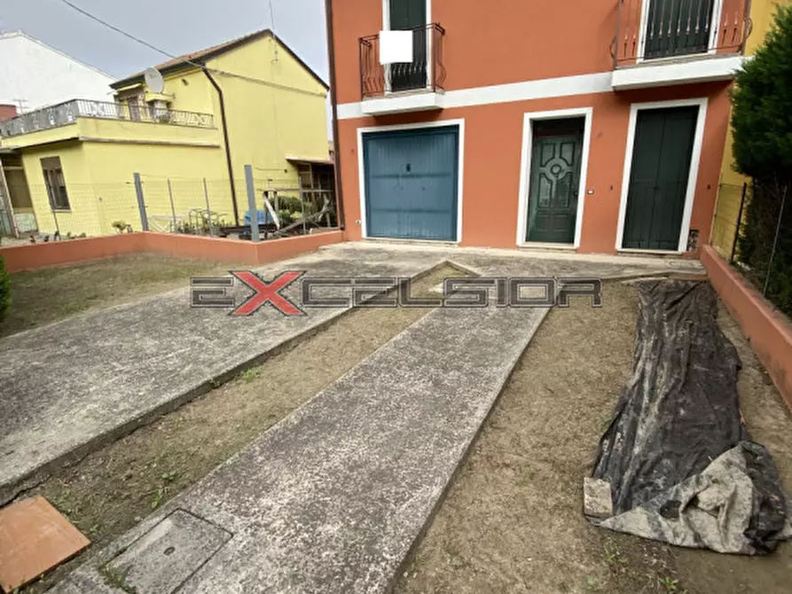 Immagine 2 di Casa trifamiliare in vendita  in Via G. Matteotti n. 20 bis - Cavarzere a Cavarzere
