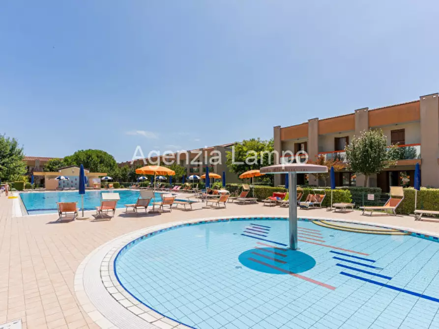 Immagine 1 di Villa in vendita  in Viale dei Cigni a Caorle