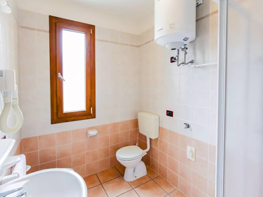 Immagine 11 di Villa in vendita  in Viale dei Cigni a Caorle