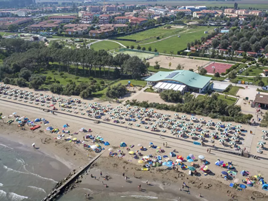 Immagine 18 di Villa in vendita  in Viale dei Cigni a Caorle