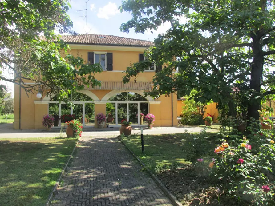 Immagine 2 di Villa in vendita  a Cesena