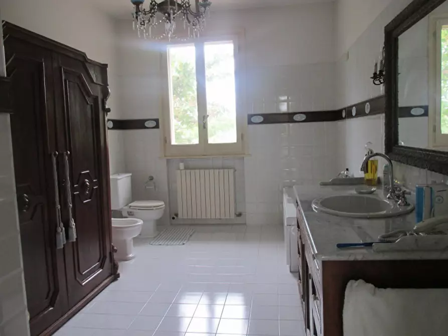 Immagine 10 di Villa in vendita  a Cesena