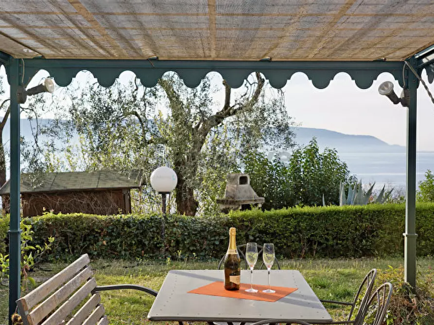 Immagine 1 di Appartamento in vendita  in Via Statale Toscolano 197 a Toscolano-Maderno