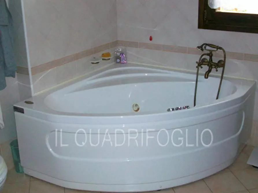 Immagine 13 di Villa in vendita  a Cesena