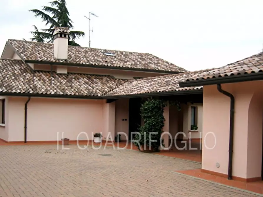 Immagine 17 di Villa in vendita  a Cesena