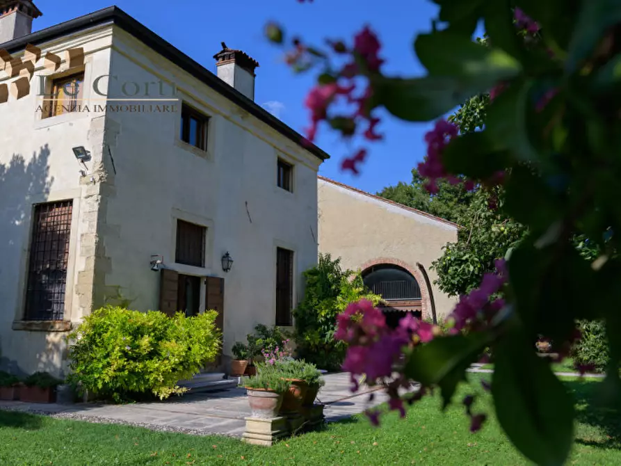 Immagine 1 di Palazzo in vendita  a Gambellara