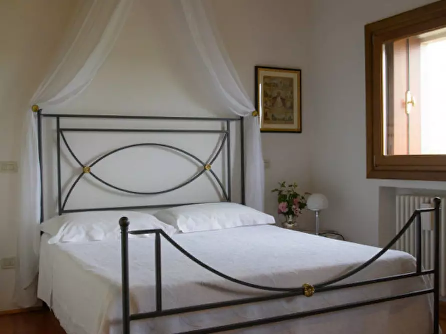 Immagine 2 di Palazzo in vendita  a Gambellara