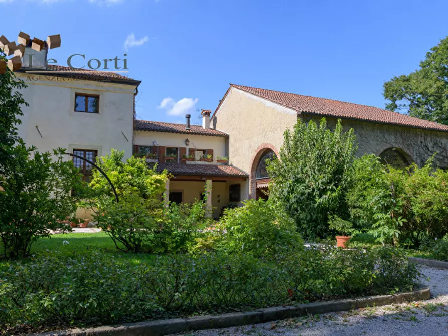 Immagine 21 di Palazzo in vendita  a Gambellara