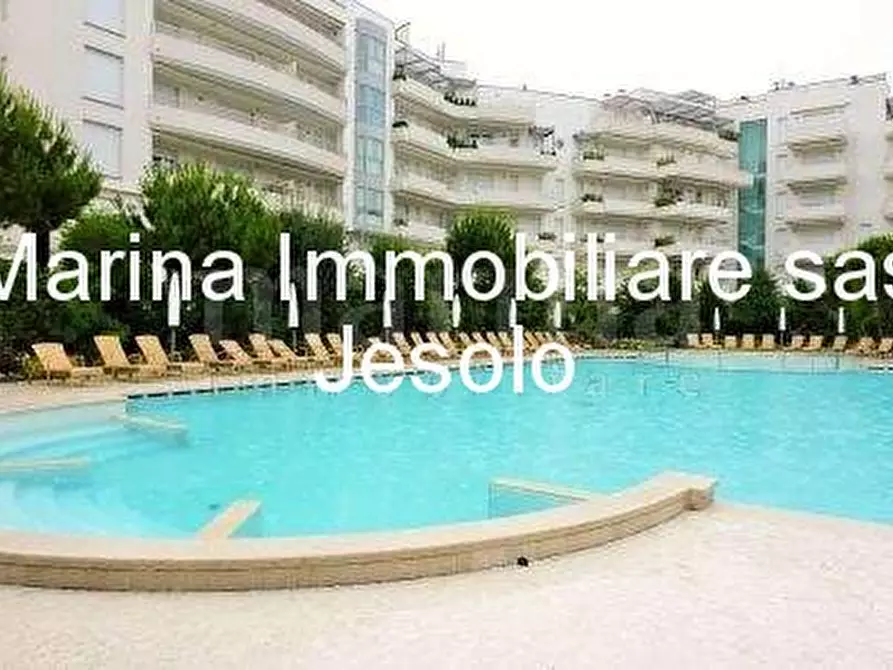 Immagine 1 di Appartamento in vendita  in via venezia a Jesolo