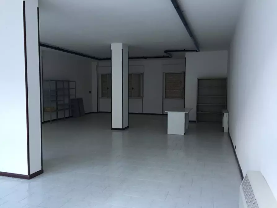 Immagine 2 di Negozio in vendita  a Lunano