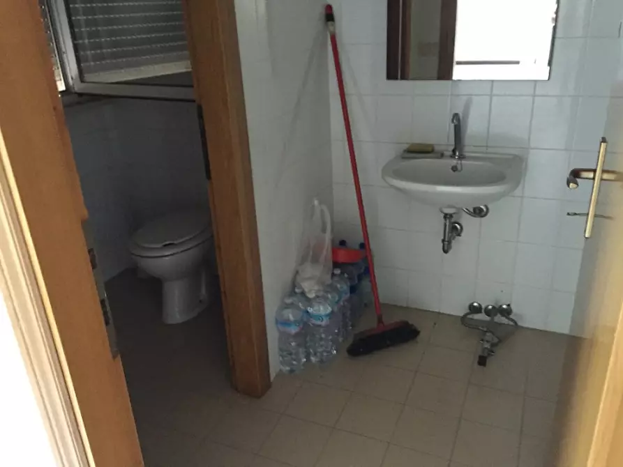 Immagine 5 di Negozio in vendita  a Lunano