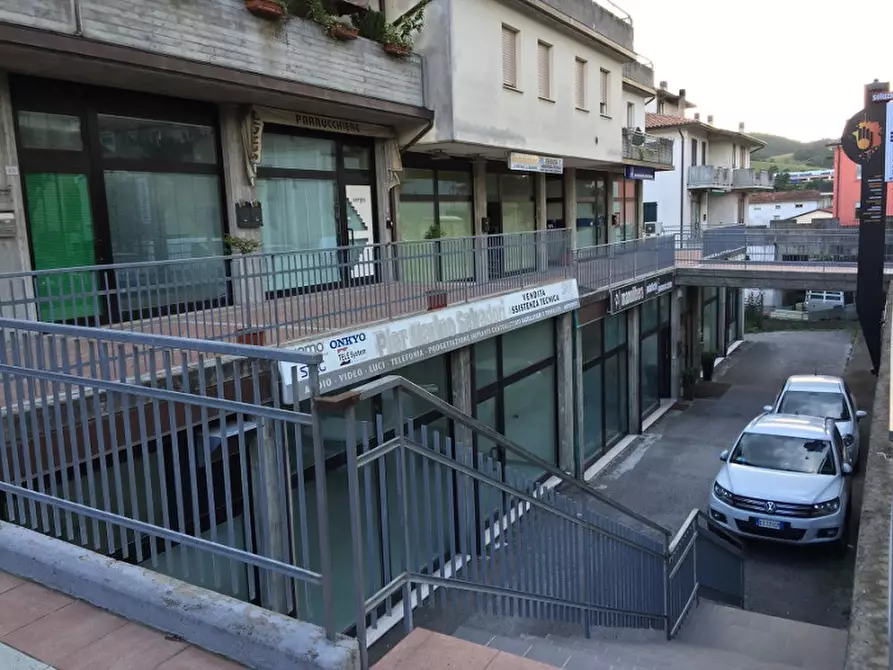 Immagine 7 di Negozio in vendita  a Lunano