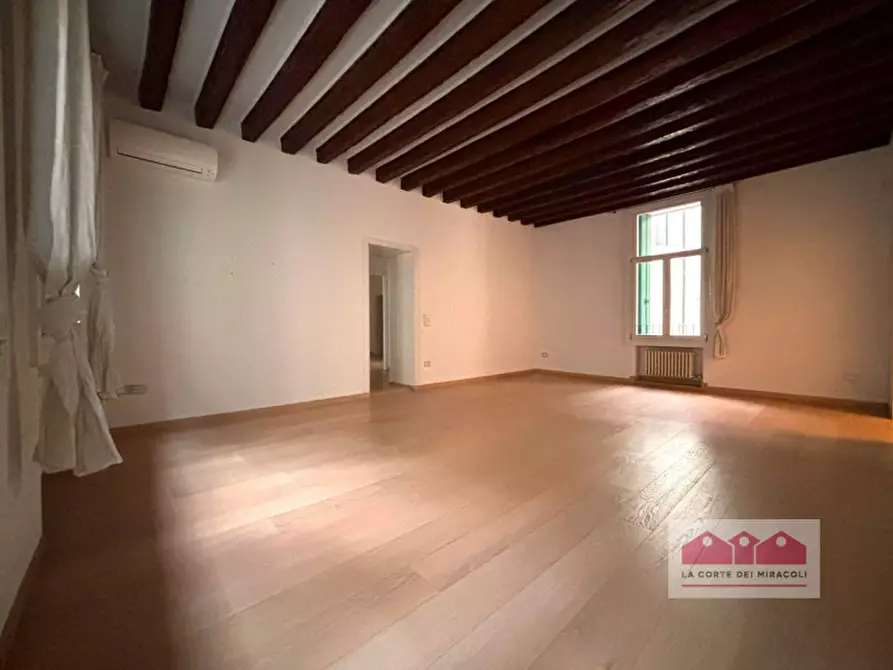 Immagine 3 di Appartamento in affitto  in Contrà Santa Corona 15 a Vicenza