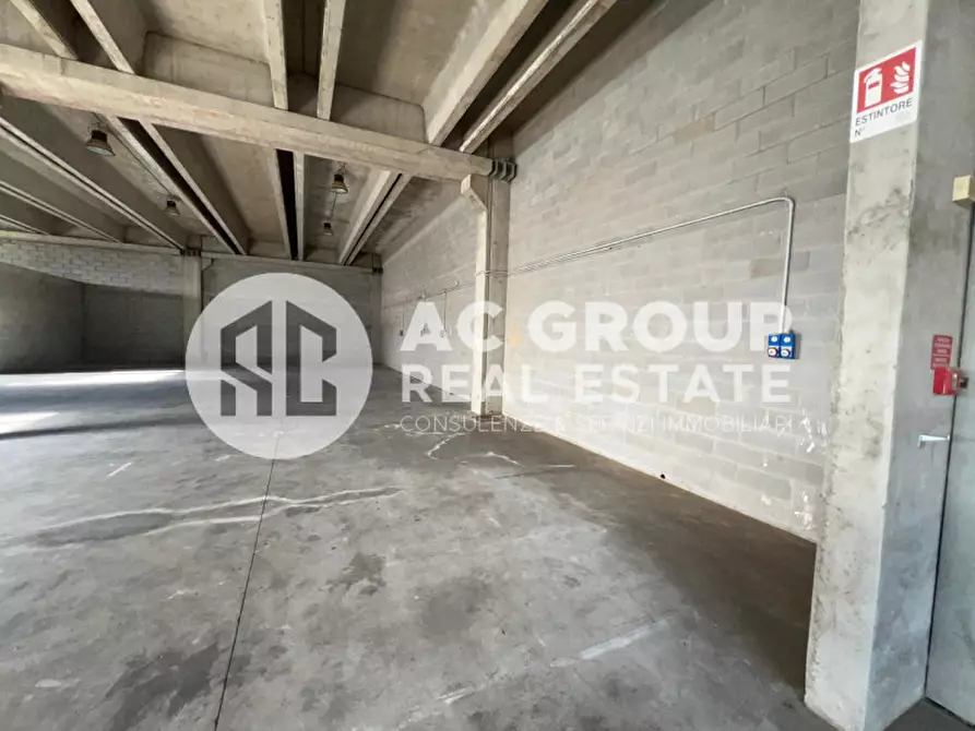 Immagine 20 di Capannone industriale in vendita  in Via G. Di Vittorio a Origgio