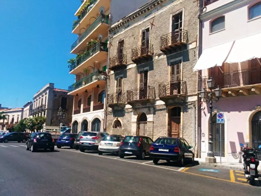 Immagine 1 di Negozio in affitto  in lungomare garibaldi a Milazzo