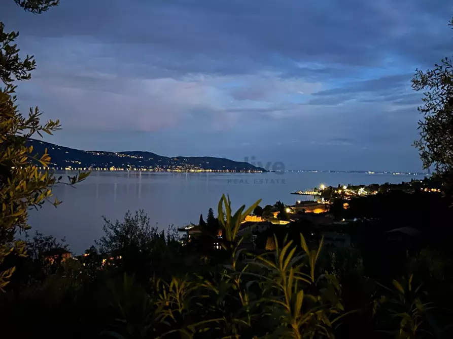 Immagine 3 di Villa in vendita  in Via Angelo Feltrinelli a Gargnano