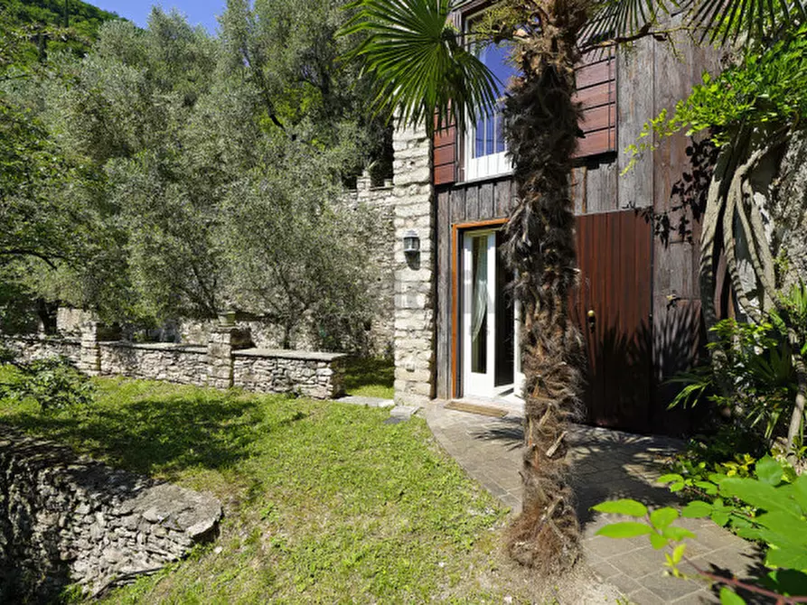 Immagine 5 di Villa in vendita  in Via Angelo Feltrinelli a Gargnano