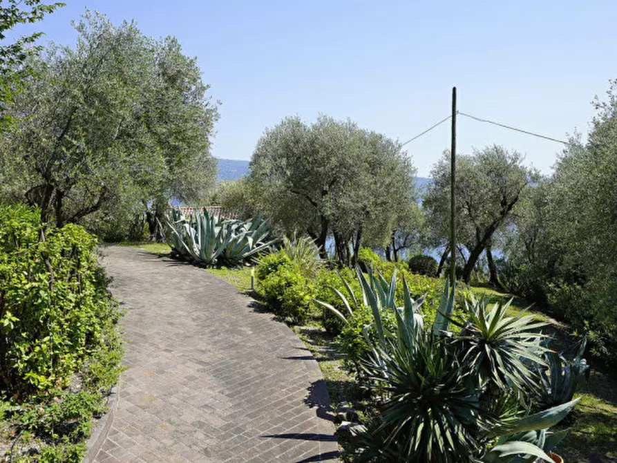 Immagine 15 di Villa in vendita  in Via Angelo Feltrinelli a Gargnano
