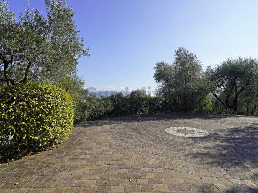 Immagine 15 di Villa in vendita  in Via Angelo Feltrinelli a Gargnano