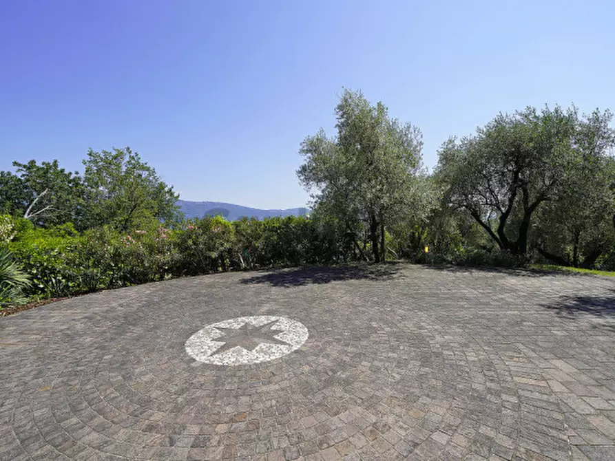 Immagine 16 di Villa in vendita  in Via Angelo Feltrinelli a Gargnano