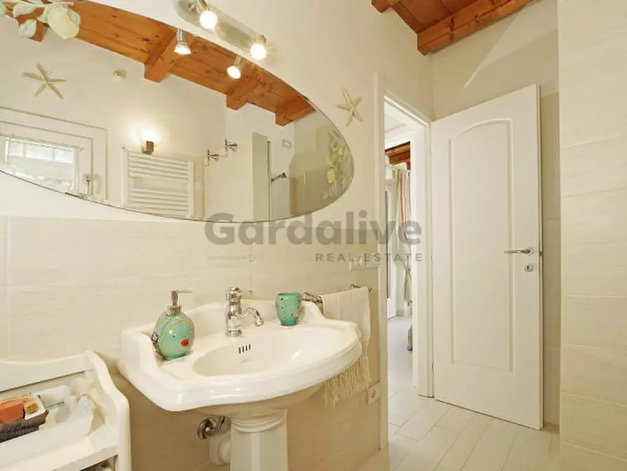 Immagine 21 di Villa in vendita  in Via Angelo Feltrinelli a Gargnano
