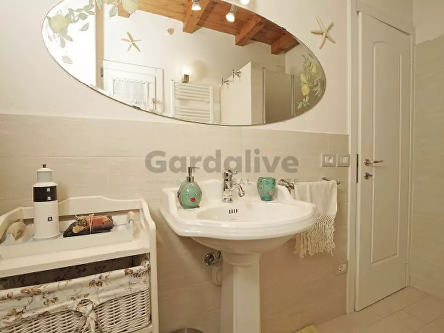 Immagine 21 di Villa in vendita  in Via Angelo Feltrinelli a Gargnano