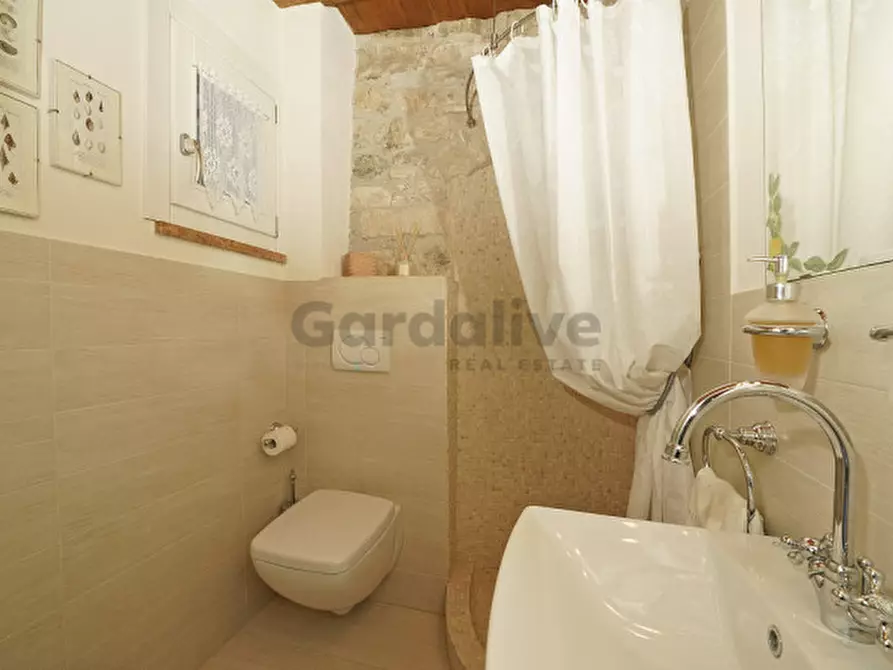 Immagine 22 di Villa in vendita  in Via Angelo Feltrinelli a Gargnano