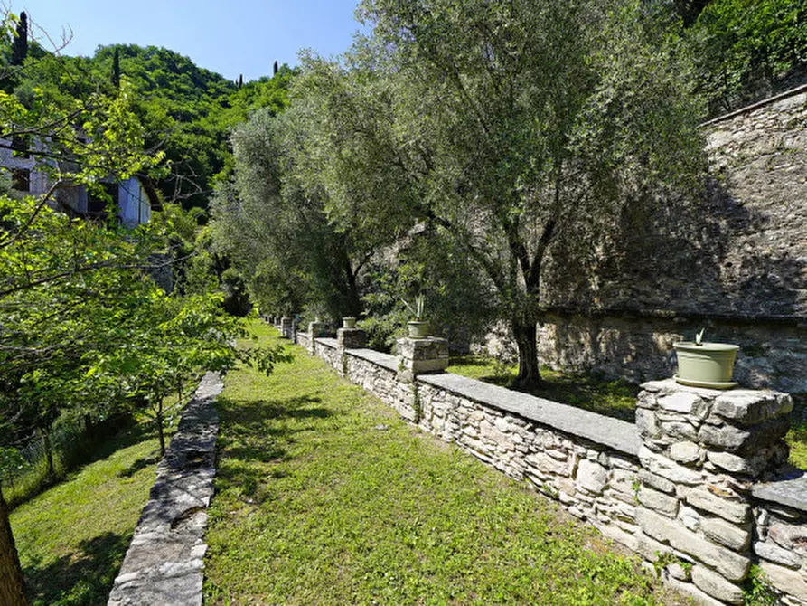 Immagine 25 di Villa in vendita  in Via Angelo Feltrinelli a Gargnano