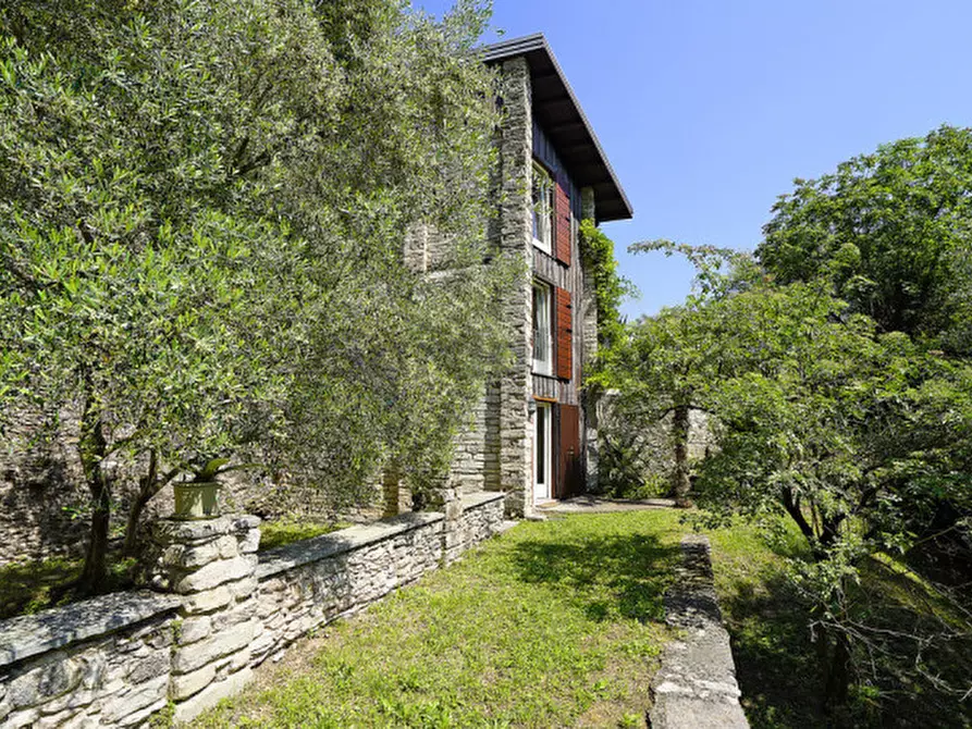Immagine 26 di Villa in vendita  in Via Angelo Feltrinelli a Gargnano
