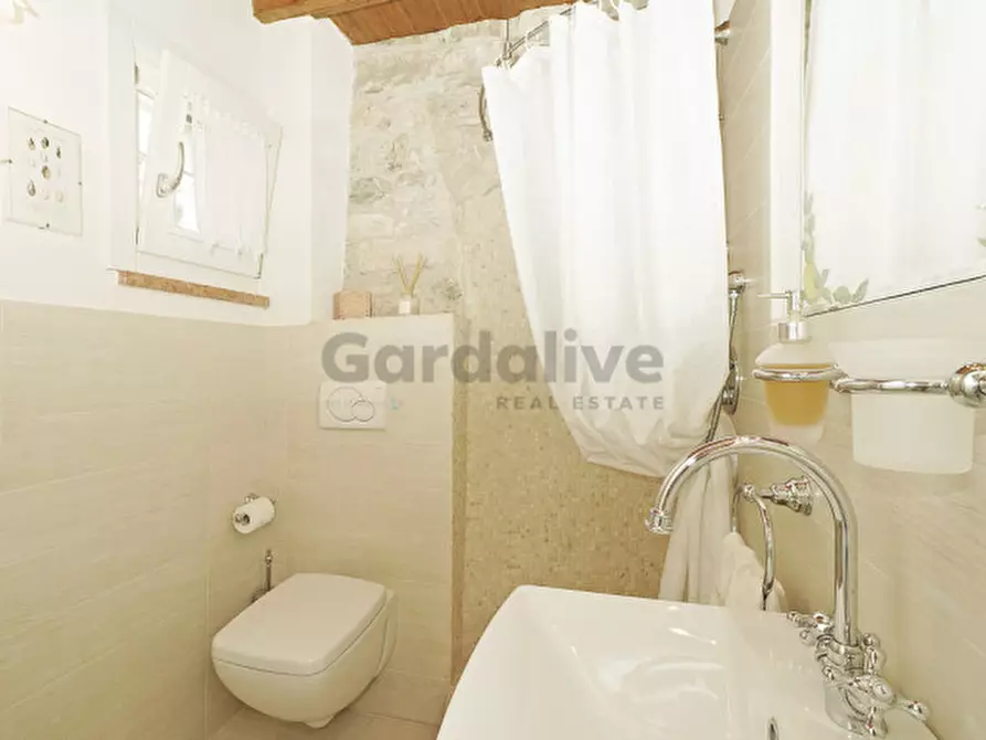 Immagine 27 di Villa in vendita  in Via Angelo Feltrinelli a Gargnano