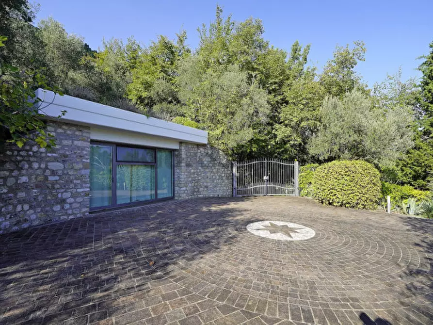 Immagine 39 di Villa in vendita  in Via Angelo Feltrinelli a Gargnano