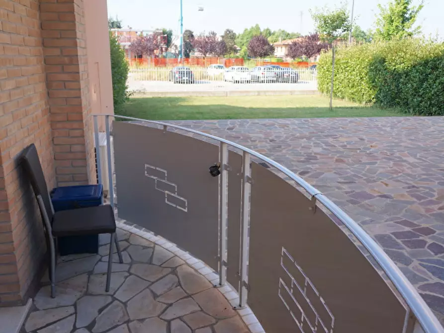 Immagine 6 di Camera in affitto  a Legnaro